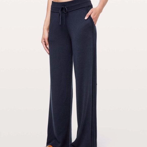 Lululemon In the Comfort Zone Cashmere Blend Lounge Pant - Picture 1 of 6